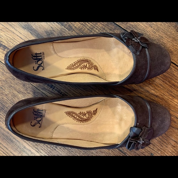 Born Sofft Chocolate Suede heels with Floral Design - Picture 4 of 6